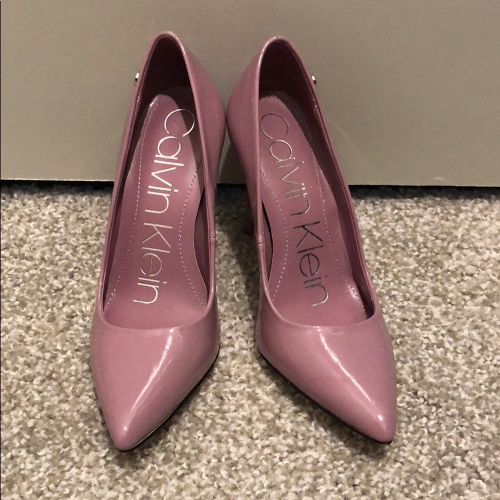 Size 4 Calvin Klein Brady Patent Leather Pump Pink